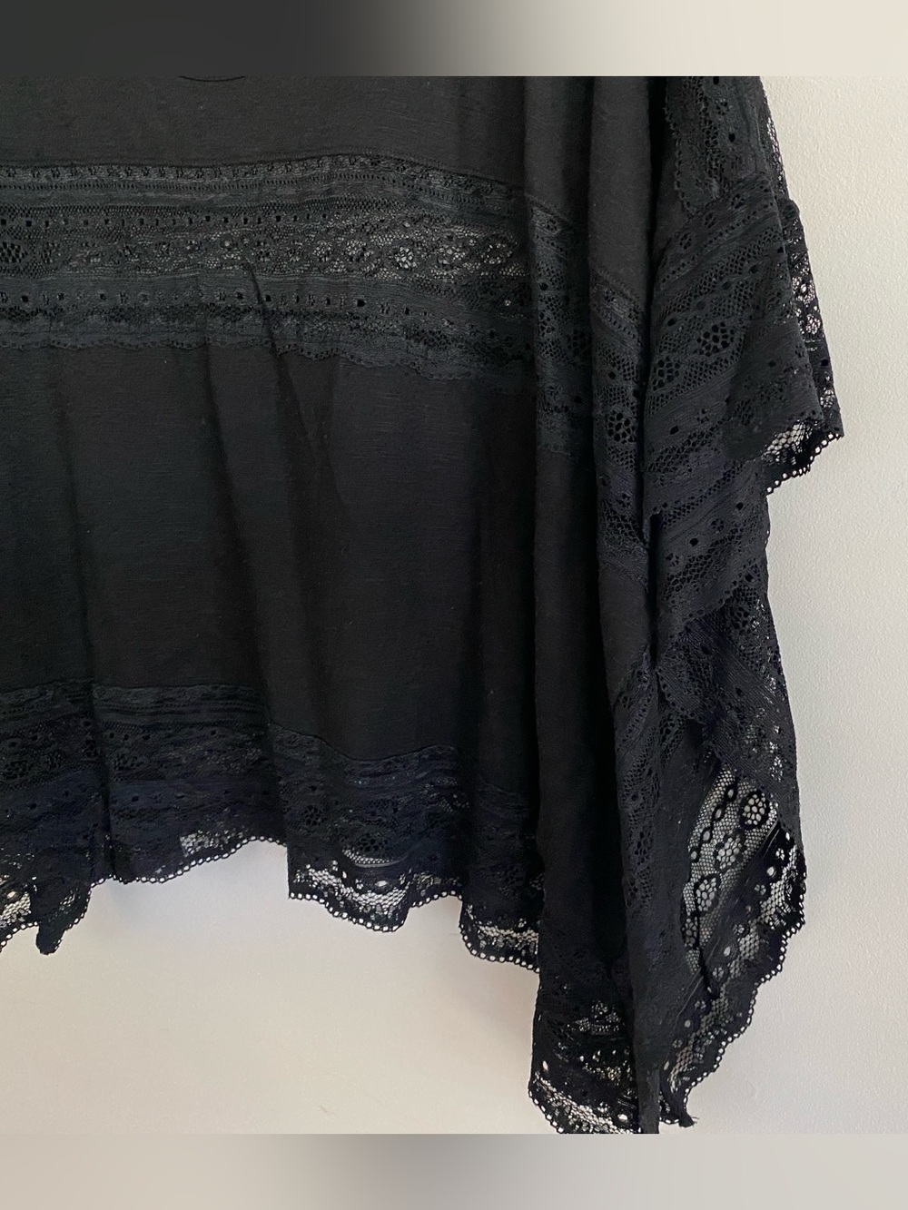Free People Black Lace Trim Handkerchief Style Tee Shirt - Size L - Picture 3 of 8